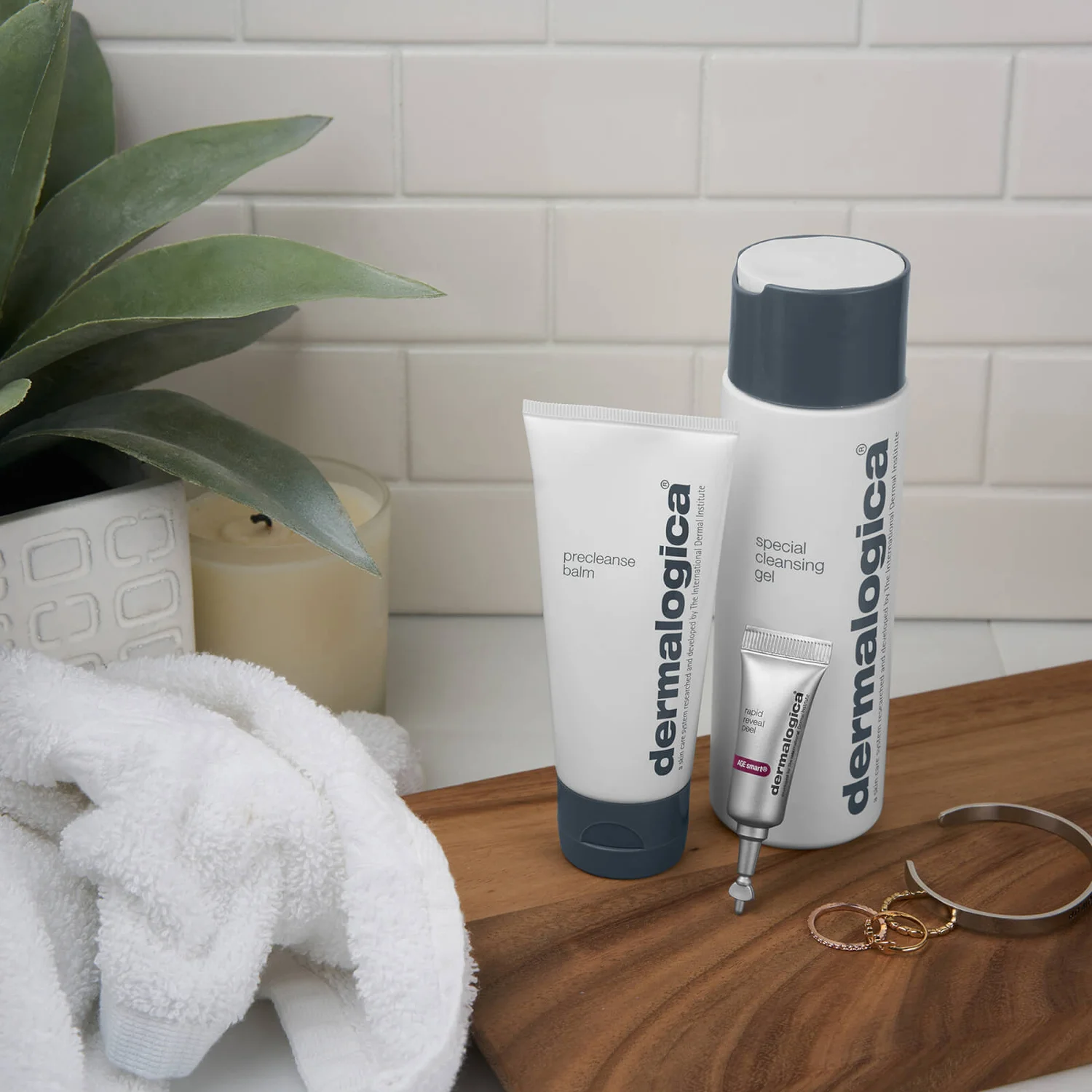 Dermalogica Daily Skin Health Special Cleansing Gel 250ml 2 Dermalogica Daily Skin Health Special Cleansing Gel 250ml - Image 2