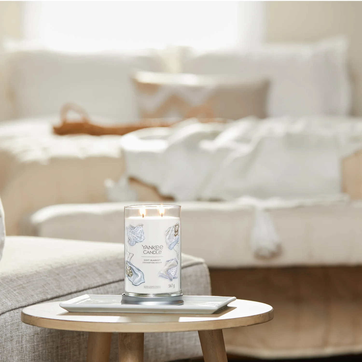 Yankee Candle Signature Jar Candle Large Tumbler Soft Blanket 567g 2 Yankee Candle Signature Jar Candle Large Tumbler Soft Blanket 567g - Image 2